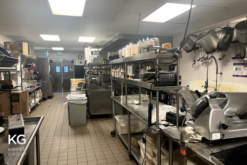 120 W Green, Bensenville, IL 60106 Retail for Sale