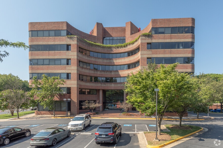 3050 Chain Bridge Rd, Fairfax, VA for lease - Building Photo - Image 3 of 4