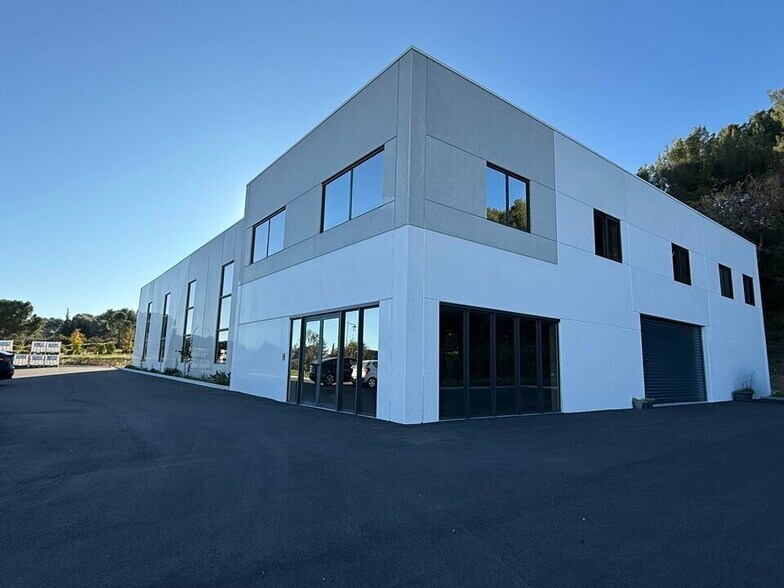 Industrial in Pertuis for lease - Building Photo - Image 2 of 4