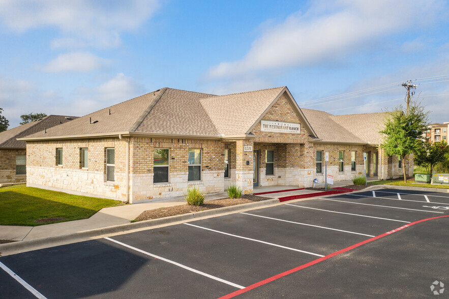 1464 E Whitestone Blvd, Cedar Park, TX for lease - Building Photo - Image 2 of 33