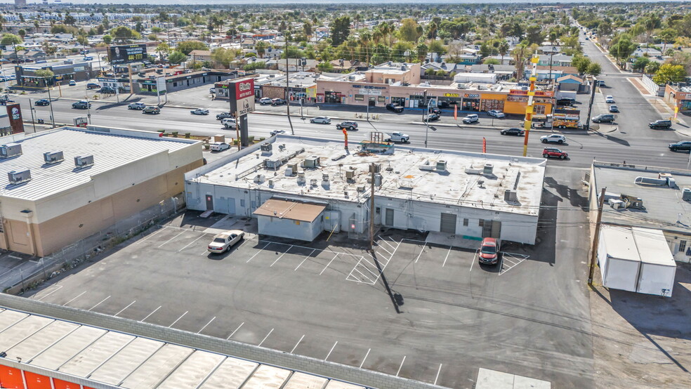 2021 E Charleston Blvd, Las Vegas, NV for lease - Building Photo - Image 3 of 26