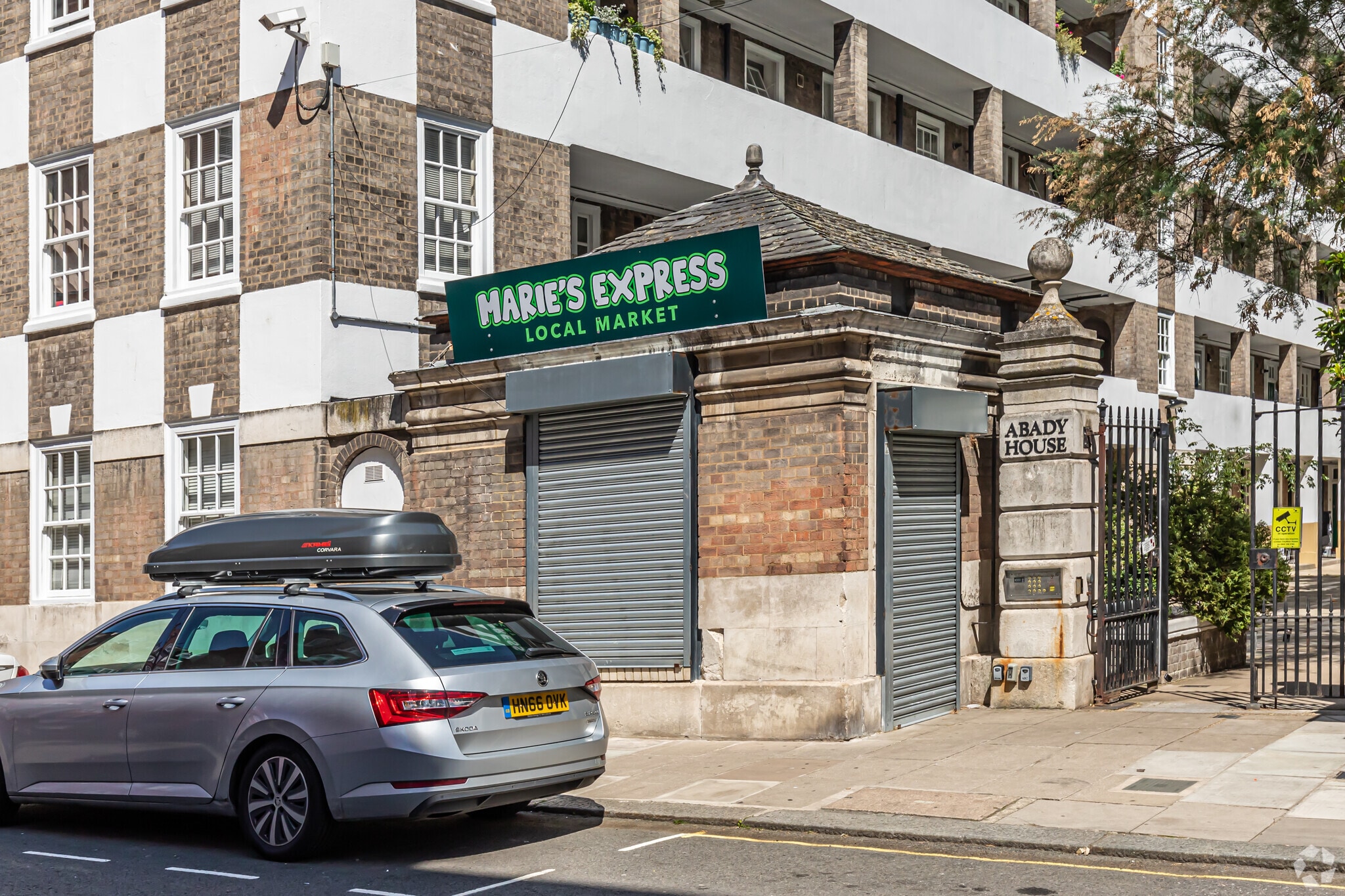 40 Page St, London for sale Primary Photo- Image 1 of 1