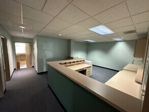 810 Canton Rd, Marietta, GA for lease Building Photo- Image 2 of 4