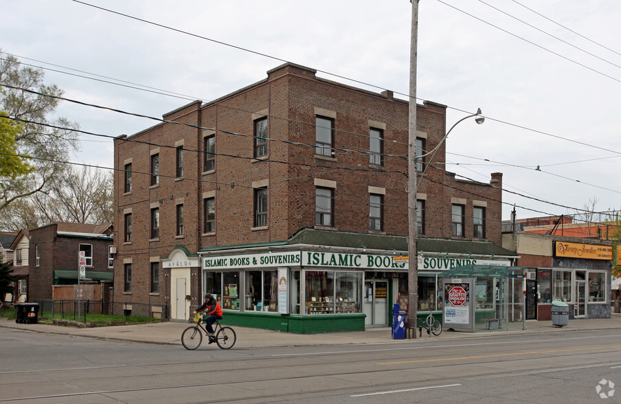 1395 Gerrard St E, Toronto, ON for sale - Primary Photo - Image 1 of 2