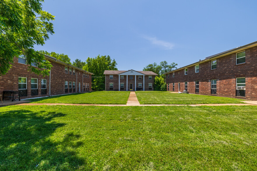 9921 Sloane Sq, Saint Louis, MO for sale - Building Photo - Image 3 of 21