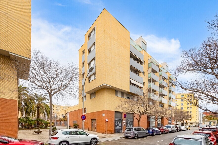 Retail in Barcelona, Barcelona for lease - Building Photo - Image 2 of 2