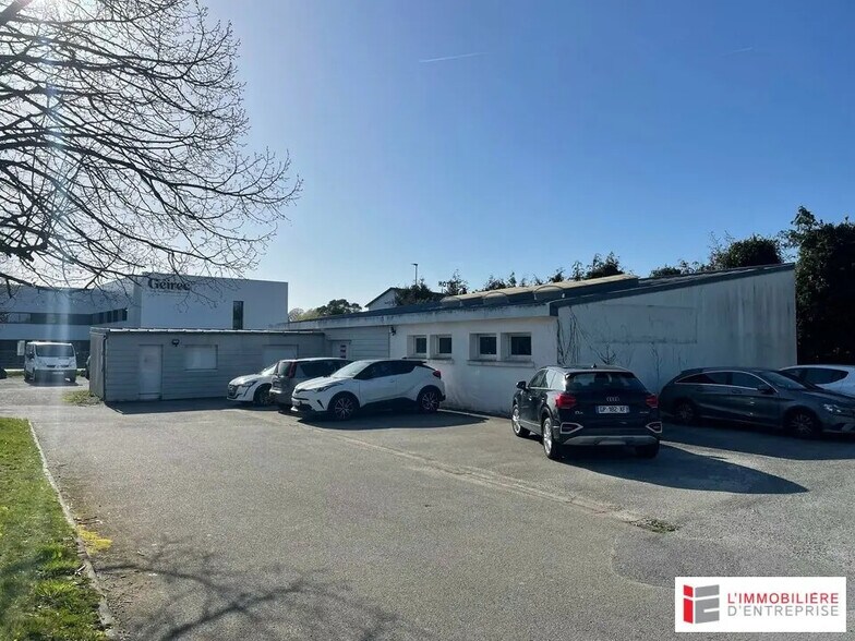 Office in Lorient for lease - Building Photo - Image 2 of 3