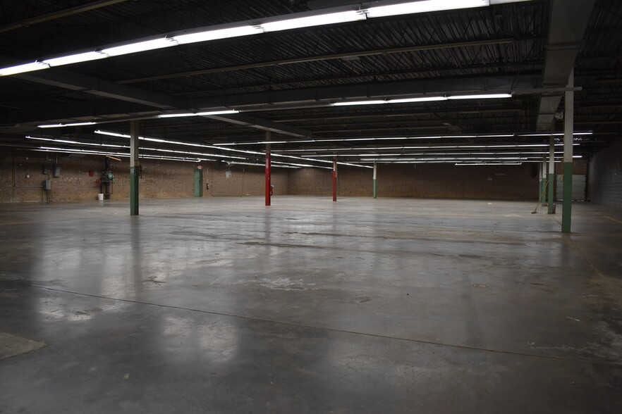 1014 1st St W, Conover, NC for lease - Interior Photo - Image 2 of 11