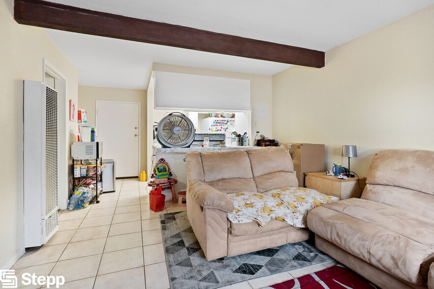 560 W 4th St, San Pedro, CA for sale - Interior Photo - Image 2 of 10