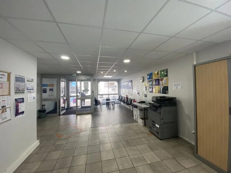 3 Rue Du Four, Rouen for lease - Lobby - Image 1 of 4