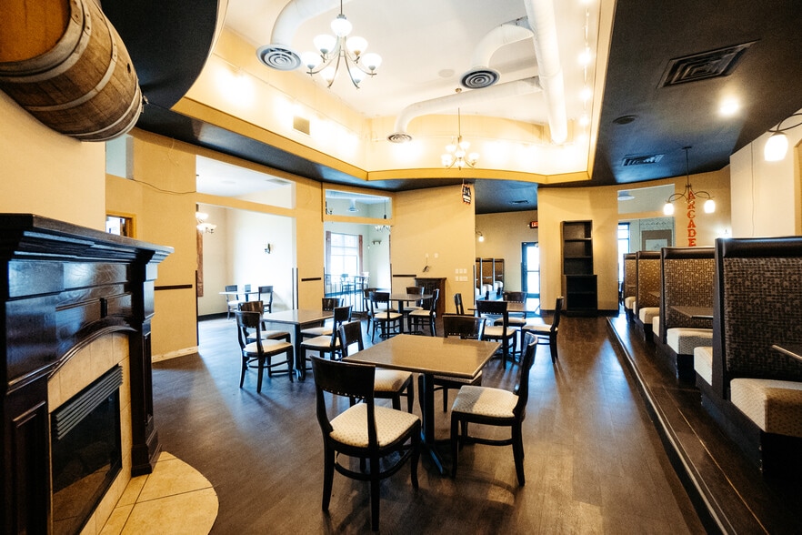 525 N Peters Ave, Fond Du Lac, WI for lease - Building Photo - Image 1 of 44