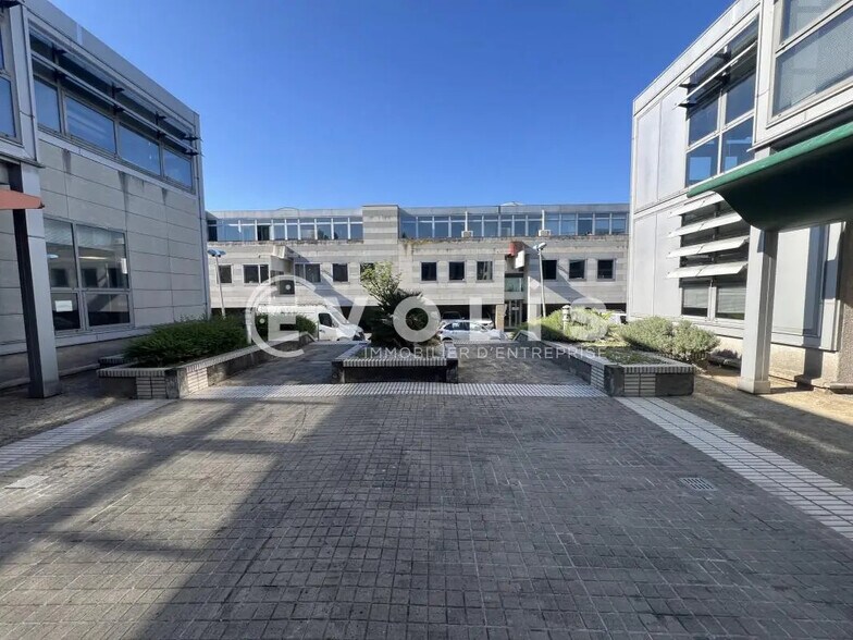 Flex in Sucy-en-Brie for lease - Building Photo - Image 2 of 19