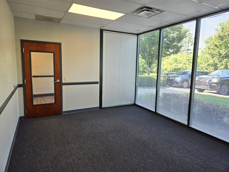 1005 Alderman Dr, Alpharetta, GA for lease - Building Photo - Image 2 of 17