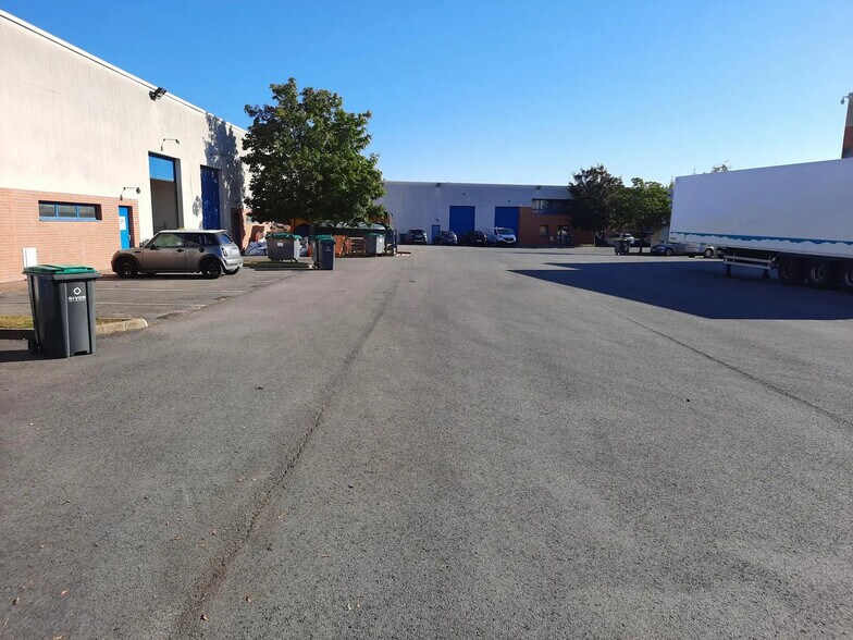 Flex in  for lease - Building Photo - Image 2 of 4