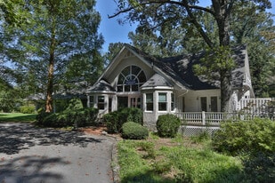 Highland Lake Inn & Resort - Pub