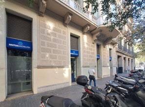 Retail in Barcelona, Barcelona for lease Construction Photo- Image 1 of 7