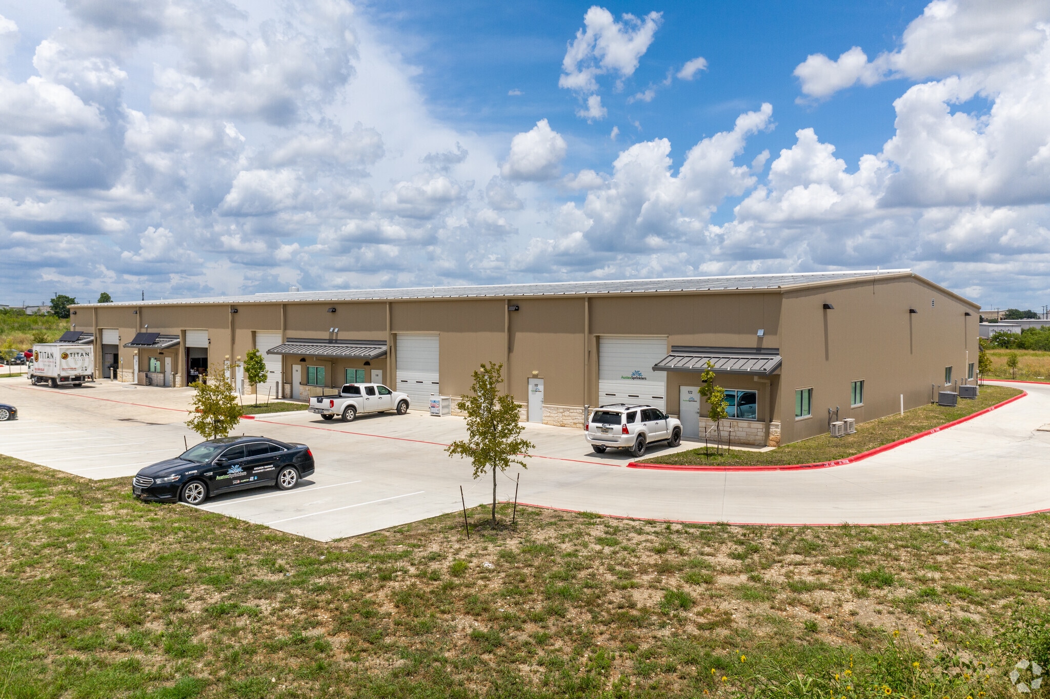 335 Warehouse Dr, Buda, TX for lease Primary Photo- Image 1 of 7