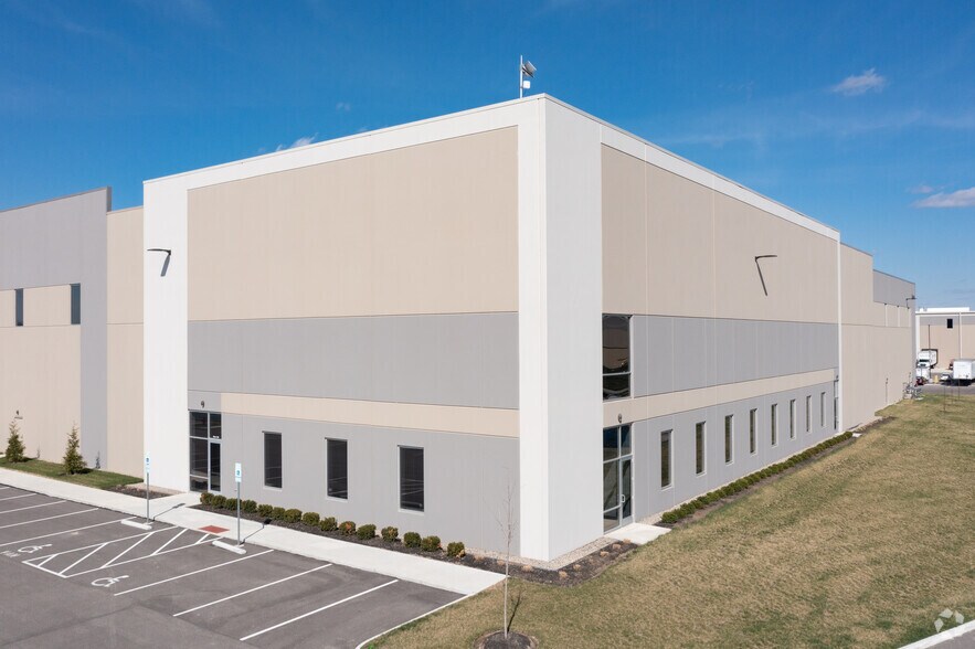4600 Brate Dr, West Chester, OH for lease - Building Photo - Image 3 of 11