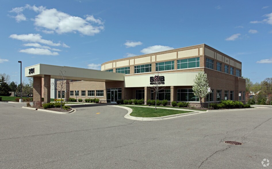 2191 S South Blvd, Auburn Hills, MI for lease - Building Photo - Image 2 of 9