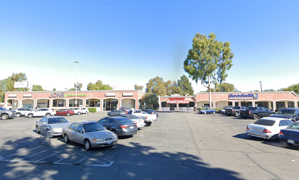 8331 Winnetka Ave, Winnetka, CA for lease - Building Photo - Image 1 of 1