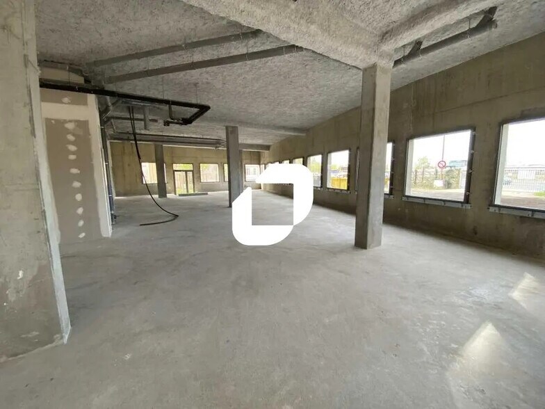 Retail in Bordeaux for lease - Interior Photo - Image 3 of 12