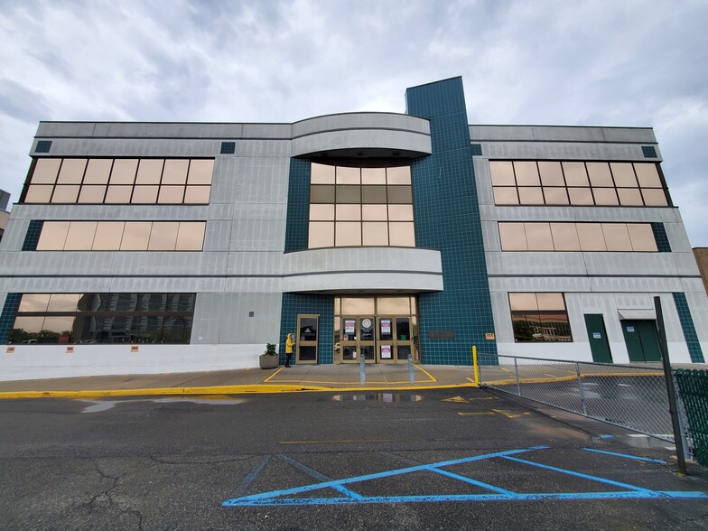 30-56 Whitestone Expy, Flushing, NY for sale - Building Photo - Image 1 of 1