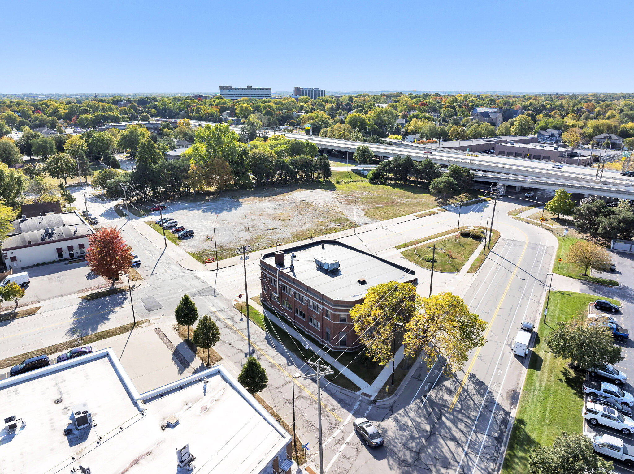 501 S Washington St, Green Bay, WI for lease Building Photo- Image 1 of 13