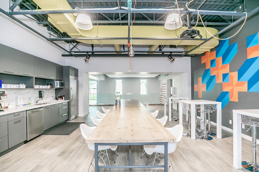 290 Caldari Rd, Vaughan, ON for lease - Interior Photo - Image 3 of 21