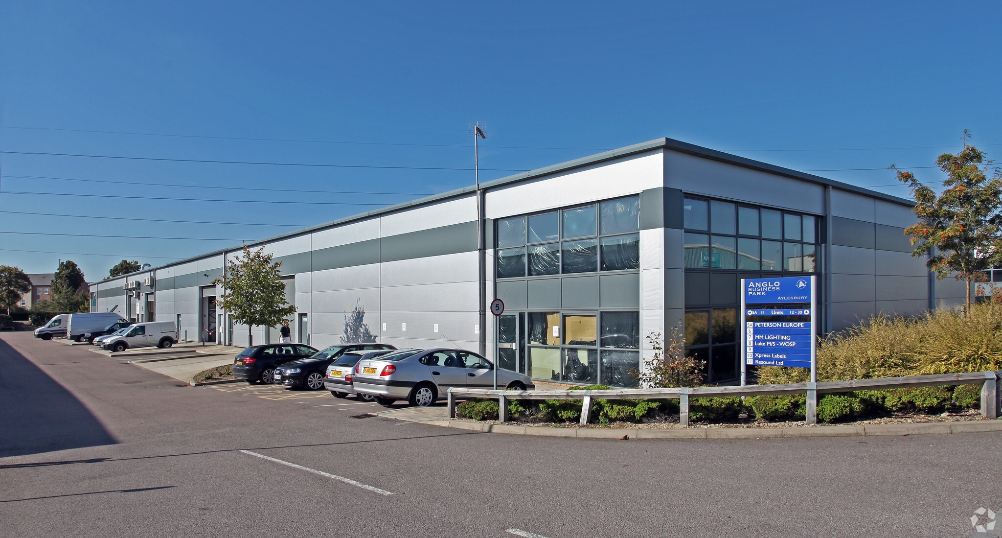 Smeaton Clos, Aylesbury for sale Primary Photo- Image 1 of 1