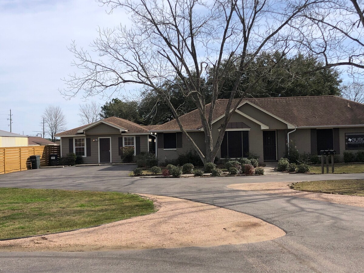 16724 Telge Rd, Cypress, TX 77429