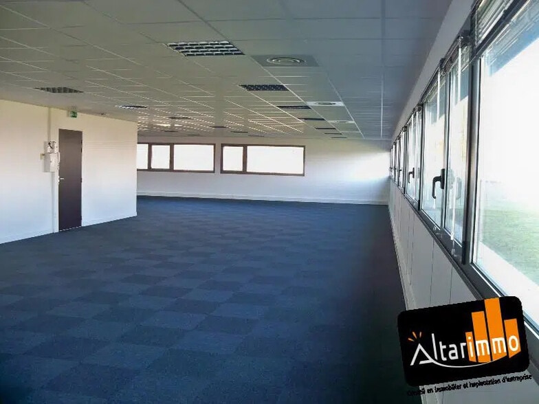 Office in Chartres for lease - Interior Photo - Image 3 of 4