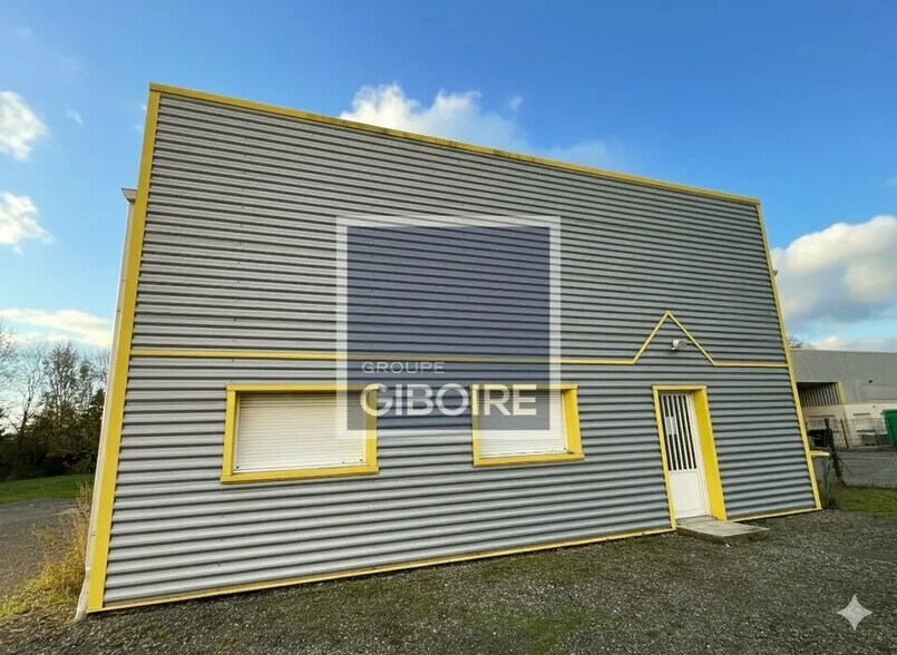 Industrial in Mordelles for lease - Building Photo - Image 1 of 6
