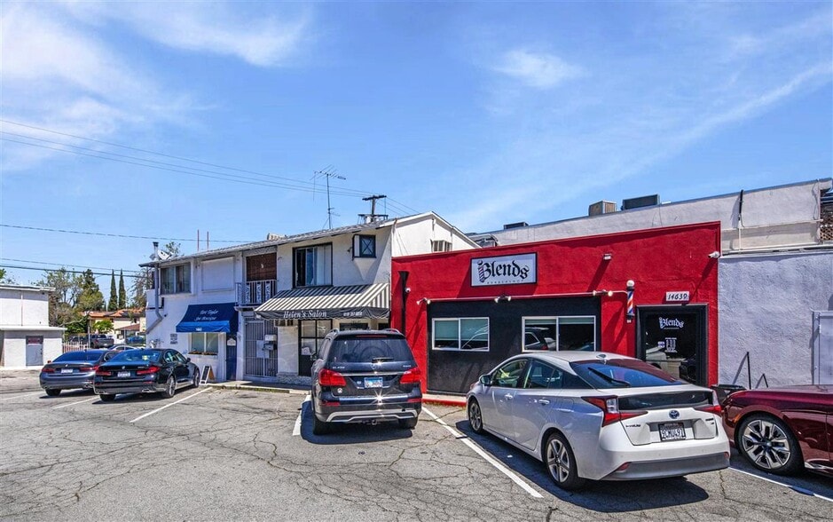 Ventura & Moorpark portfolio of 2 properties for sale on LoopNet.com - Building Photo - Image 3 of 6