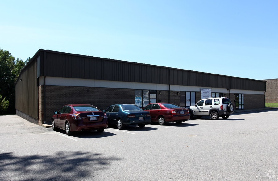 3408 Lake Woodard Dr, Raleigh, NC for lease - Primary Photo - Image 1 of 2