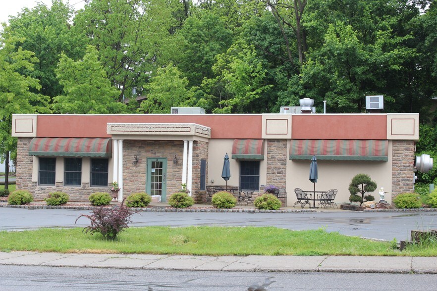 30 Carpenter Pl, Monroe, NY for sale - Building Photo - Image 1 of 1