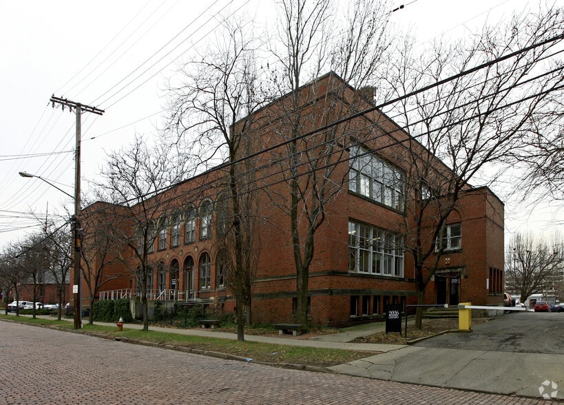 2026 Murray Hill Rd, Cleveland, OH for lease - Building Photo - Image 1 of 13