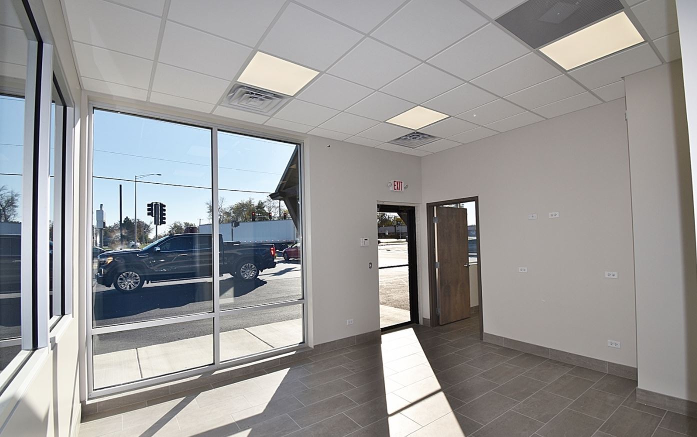 17W400 North Ave, Villa Park, IL 60181