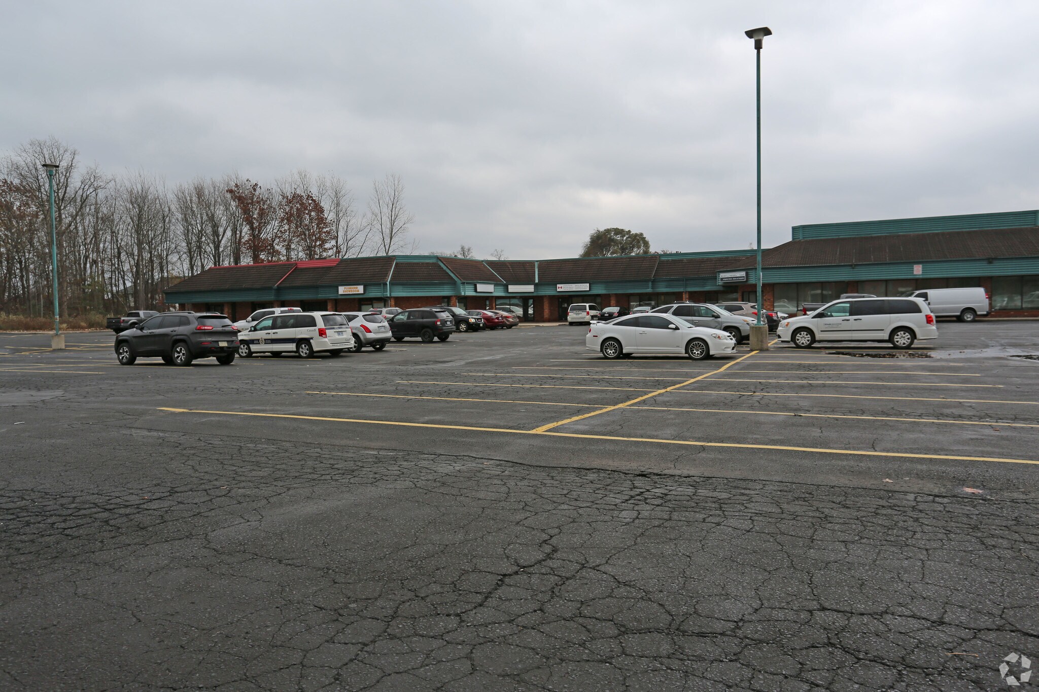 6080 McLeod Rd, Niagara Falls, ON L2G 7T4 Retail for Lease