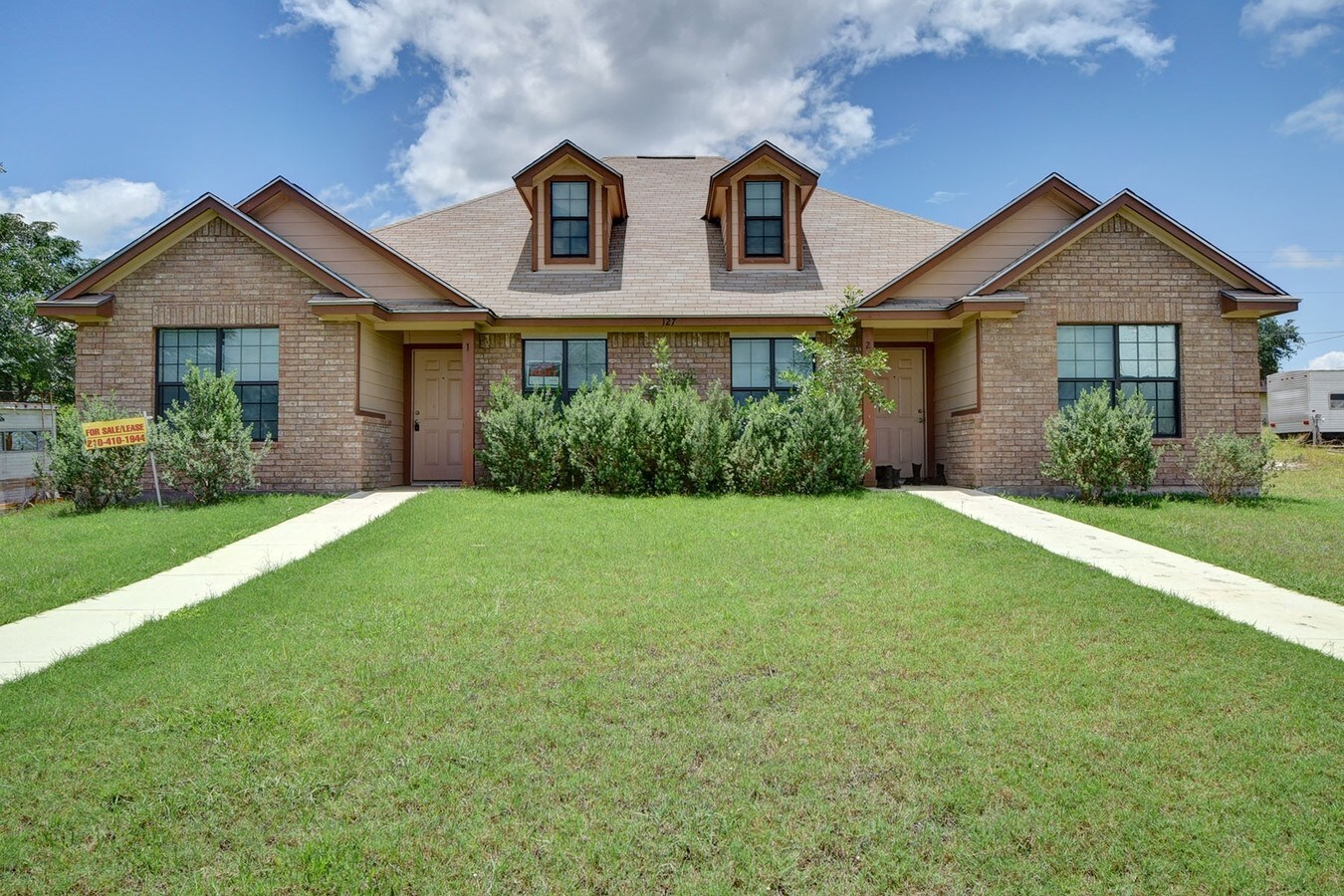 127 Nottingham Ln, Kenedy, TX 78119