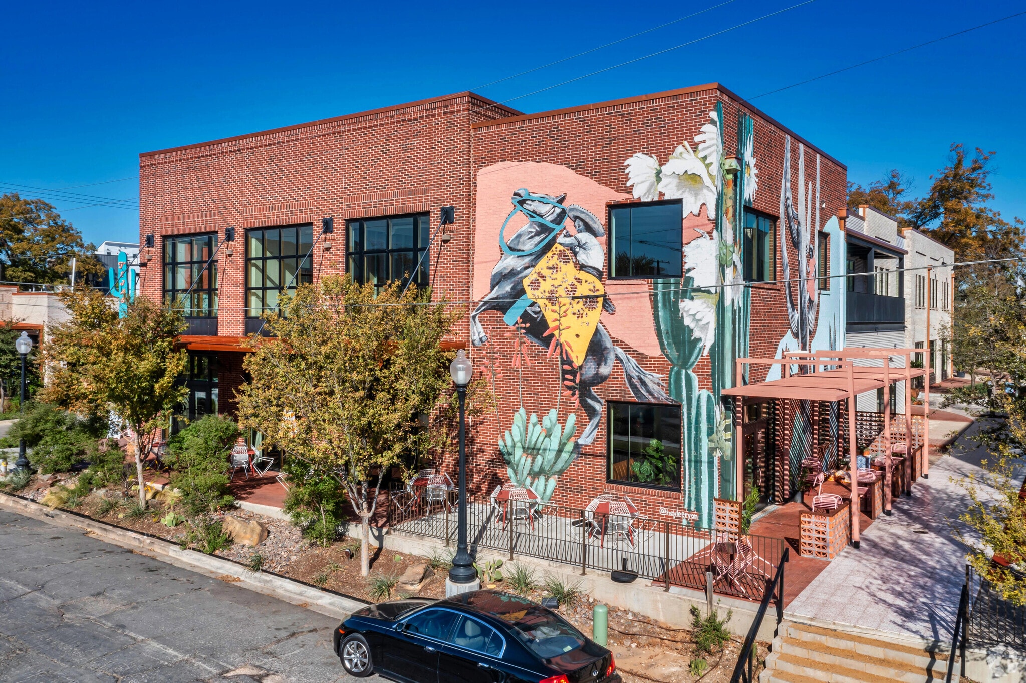 250 N Bishop Ave, Dallas, TX for sale Primary Photo- Image 1 of 1