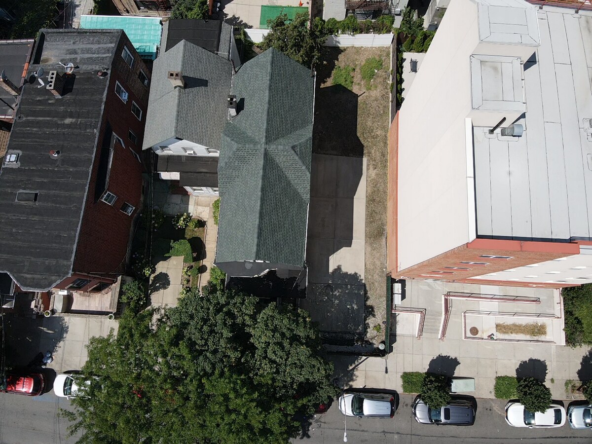 2261 Bathgate Ave, Bronx, NY 10457