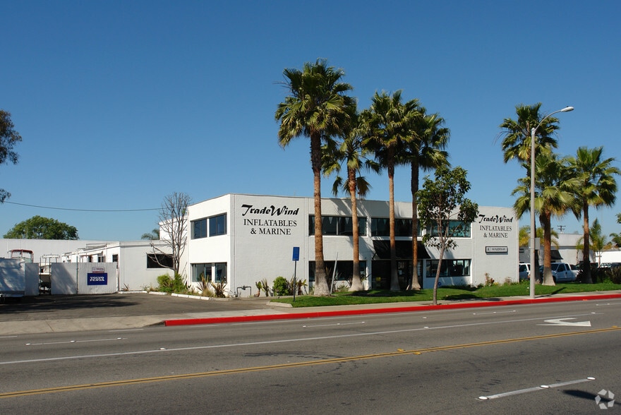 1945 Placentia Ave, Costa Mesa, CA for lease - Building Photo - Image 2 of 2
