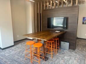 640 N Vel R Phillips Ave, Milwaukee, WI for lease Interior Photo- Image 2 of 4