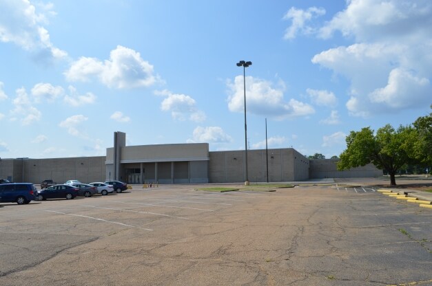 1400 Metrocenter, Jackson, MS for sale Primary Photo- Image 1 of 1