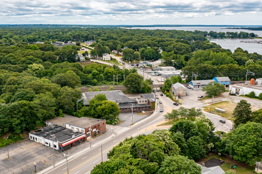 3661 W Shore Rd, Warwick, RI for sale - Building Photo - Image 3 of 50