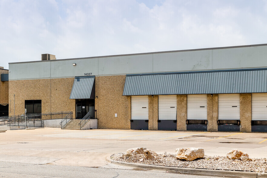 14327 Gillis Rd, Dallas, TX for lease - Building Photo - Image 3 of 3