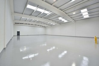 Holloway Dr, Manchester for lease Interior Photo- Image 2 of 3