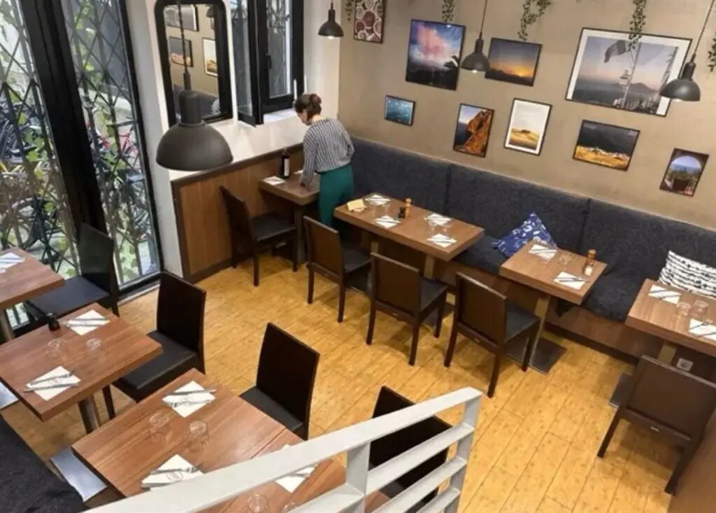 Retail in Paris for lease Building Photo- Image 1 of 4