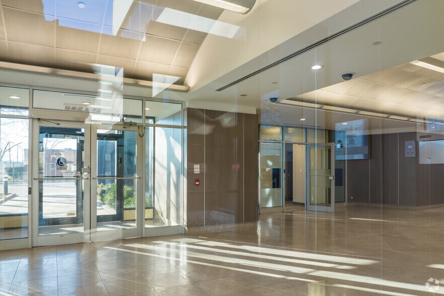 10 Kelfield St, Toronto, ON for lease - Lobby - Image 3 of 3