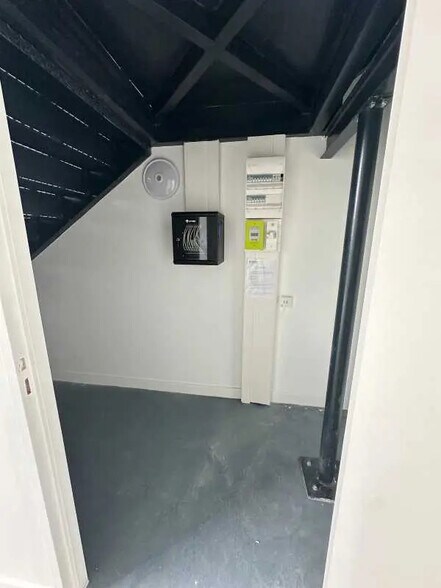 46 Rue Des Osiers, Coignières for lease - Interior Photo - Image 2 of 8